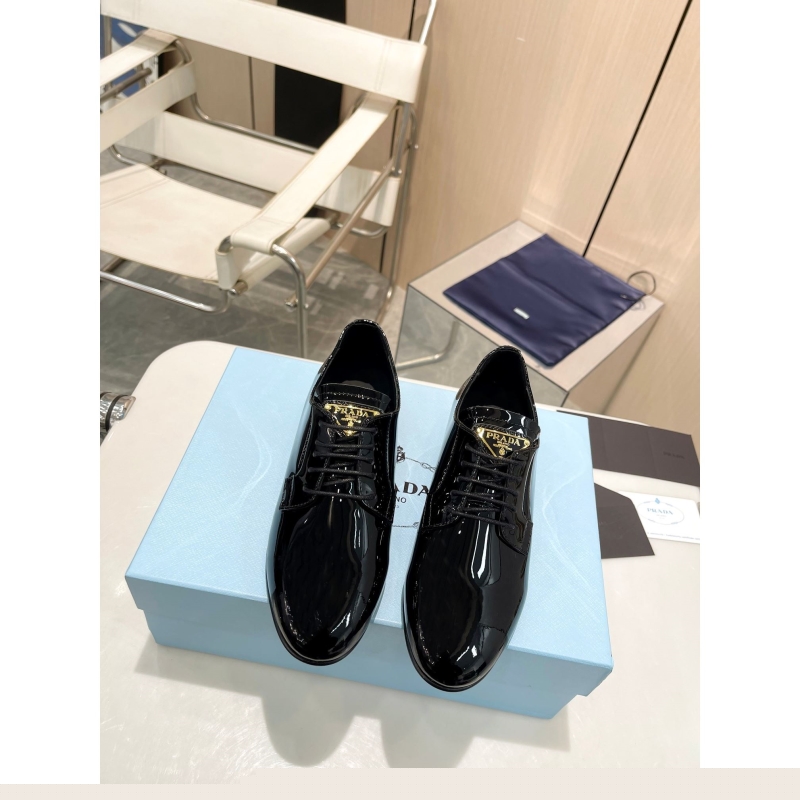 Pra*a leather shoes